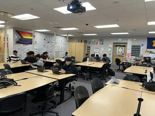 Flash Forward volunteers building solar-powered flashlights